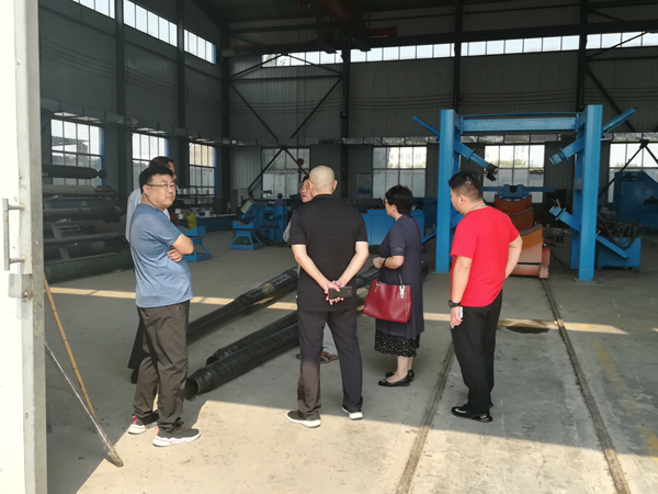 上海商會副會長一行到中玻公司參觀考察